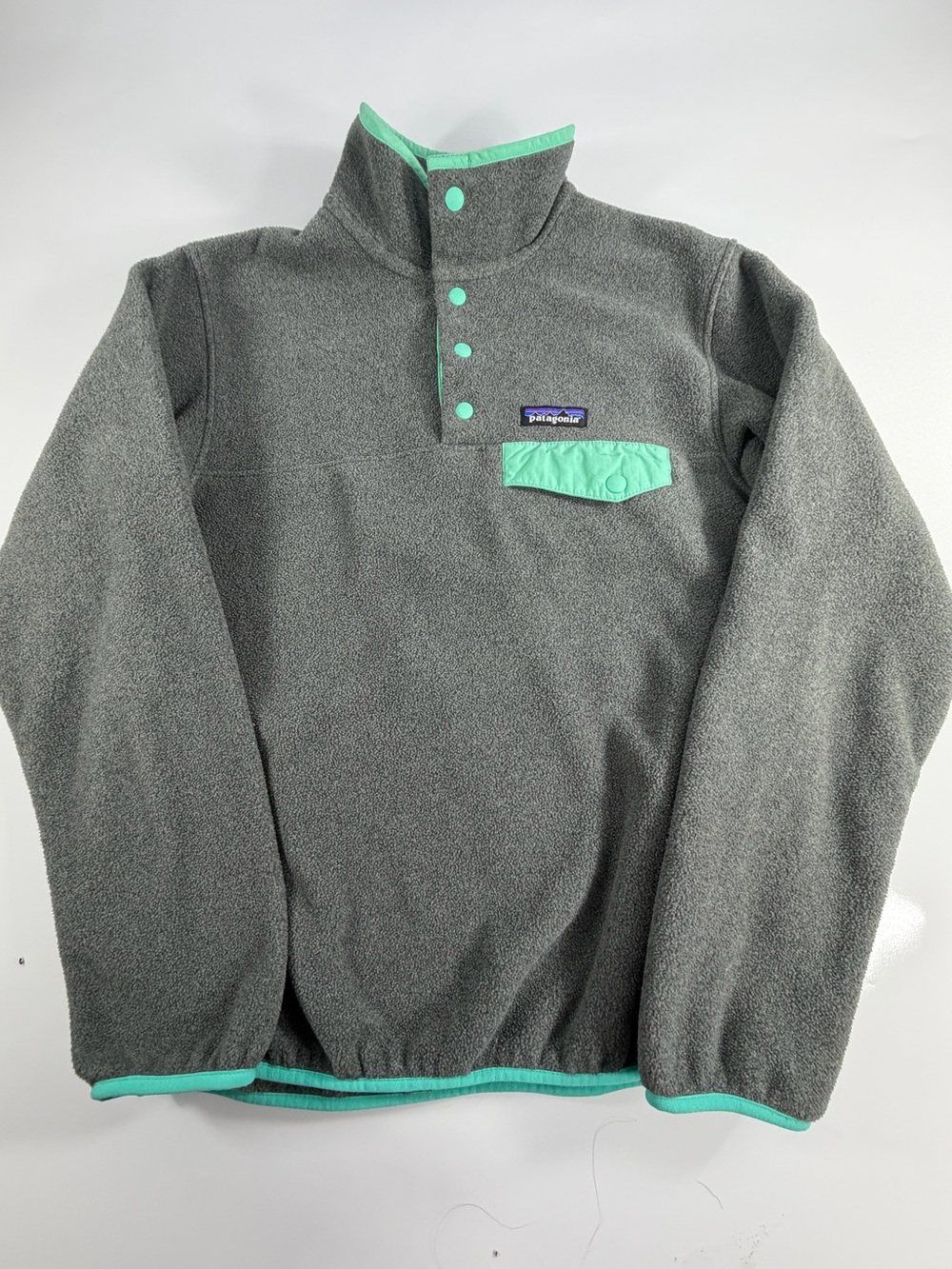 Patagonia Gray Synchilla Fleece with‎ Coral Trim Size Small Snap T Gorpcore